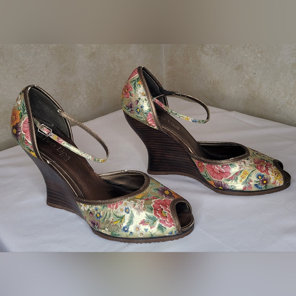 Two Lips heels